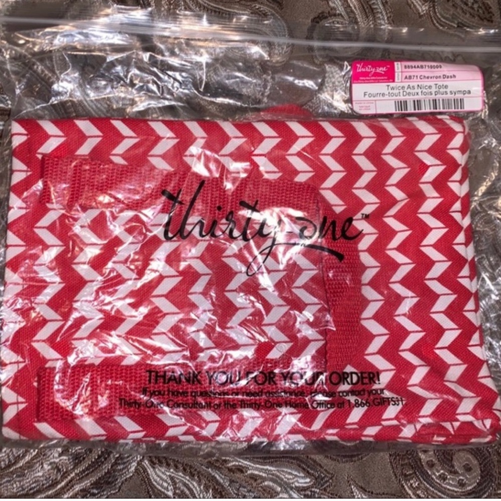 🛍Thirty-One Twice as Nice Tote Color: Red/White🛍